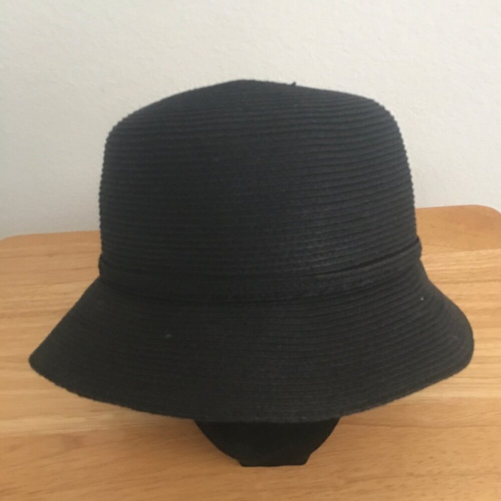 Foldable Stylish Black Hat with Band Details.